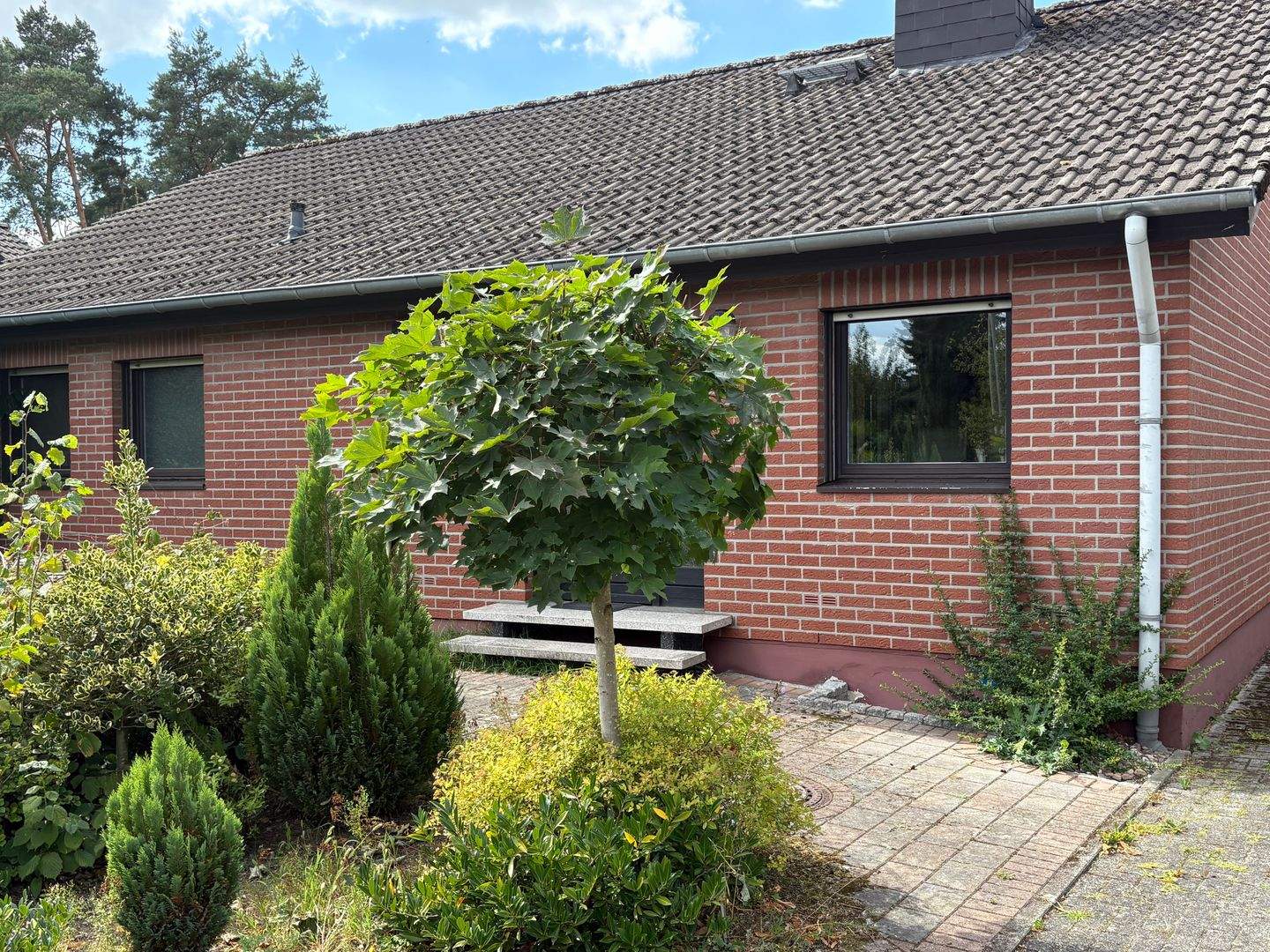 In einem ruhigen Wohngebiet, in nicht einsehbarer Lage – Schloß Holte-Stukenbrock – Bild 1 von 6