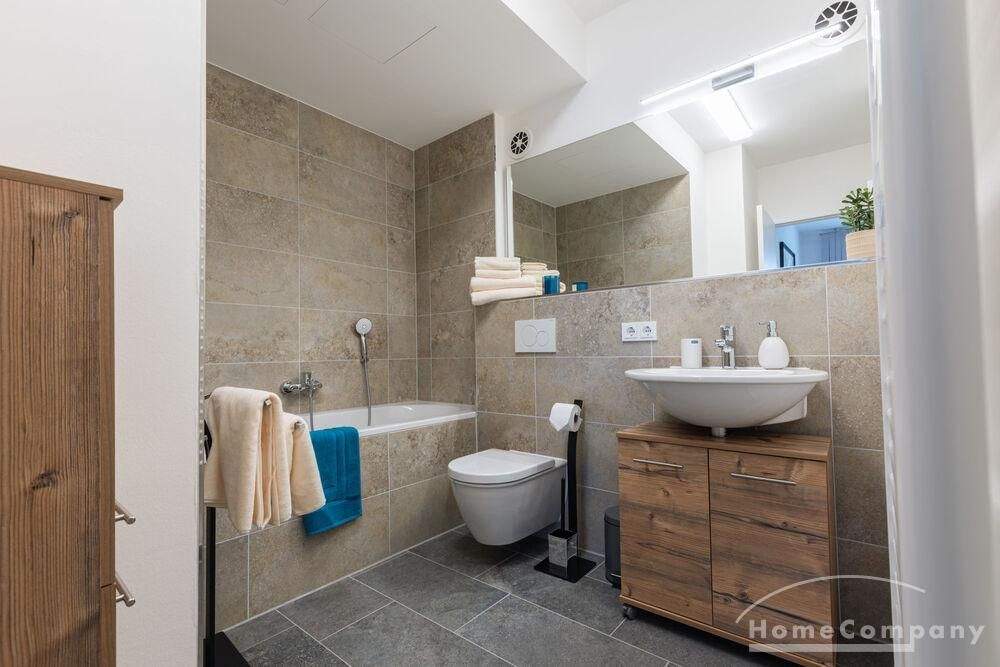 ***Exklusives Wohnen im Erstbezug! Voll möblierte 3-Zimmer-Wohnung mit Balkon – München – Vorschaubild 8