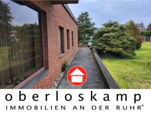 Bungalow im Grünen in zweiter Reihe auf rd. 3.500 m² großem, schönen Grundstück mit mehreren Garagen in guter Lage im Städtetriangel OB/MH/E!
