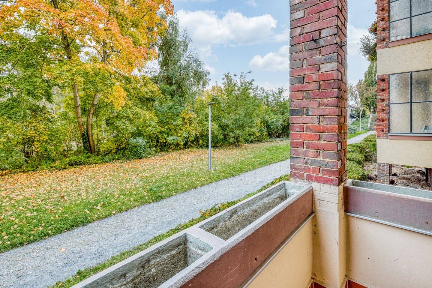 2-Zimmer-Wohnung mit schöner Loggia in zentraler Lage – Berlin – Vorschaubild 3