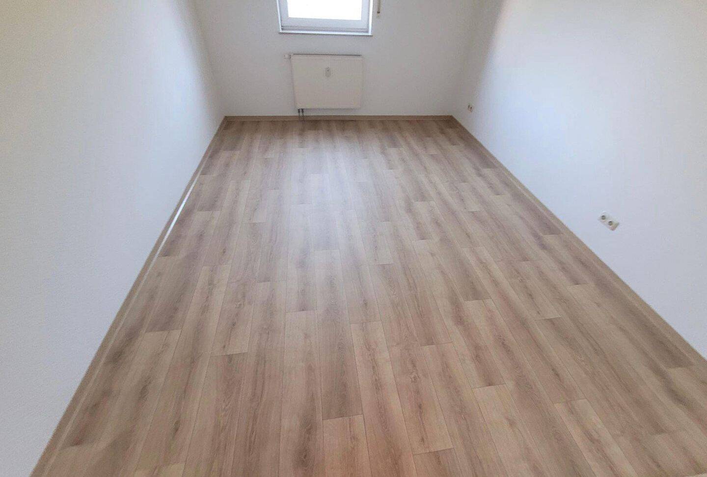 helle 3 Zimmerwohnung mit großem Balkon Verkauf oder Vermietung – Chemnitz – Vorschaubild 3