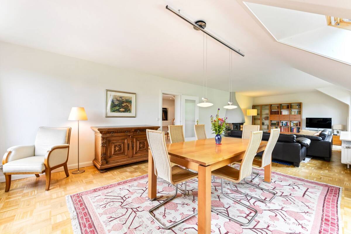 Wohnen am Alsterlauf - großzügige Dachgeschosswohnung mit Balkon und Garage – 22397 Hamburg – Bild 1 von 9