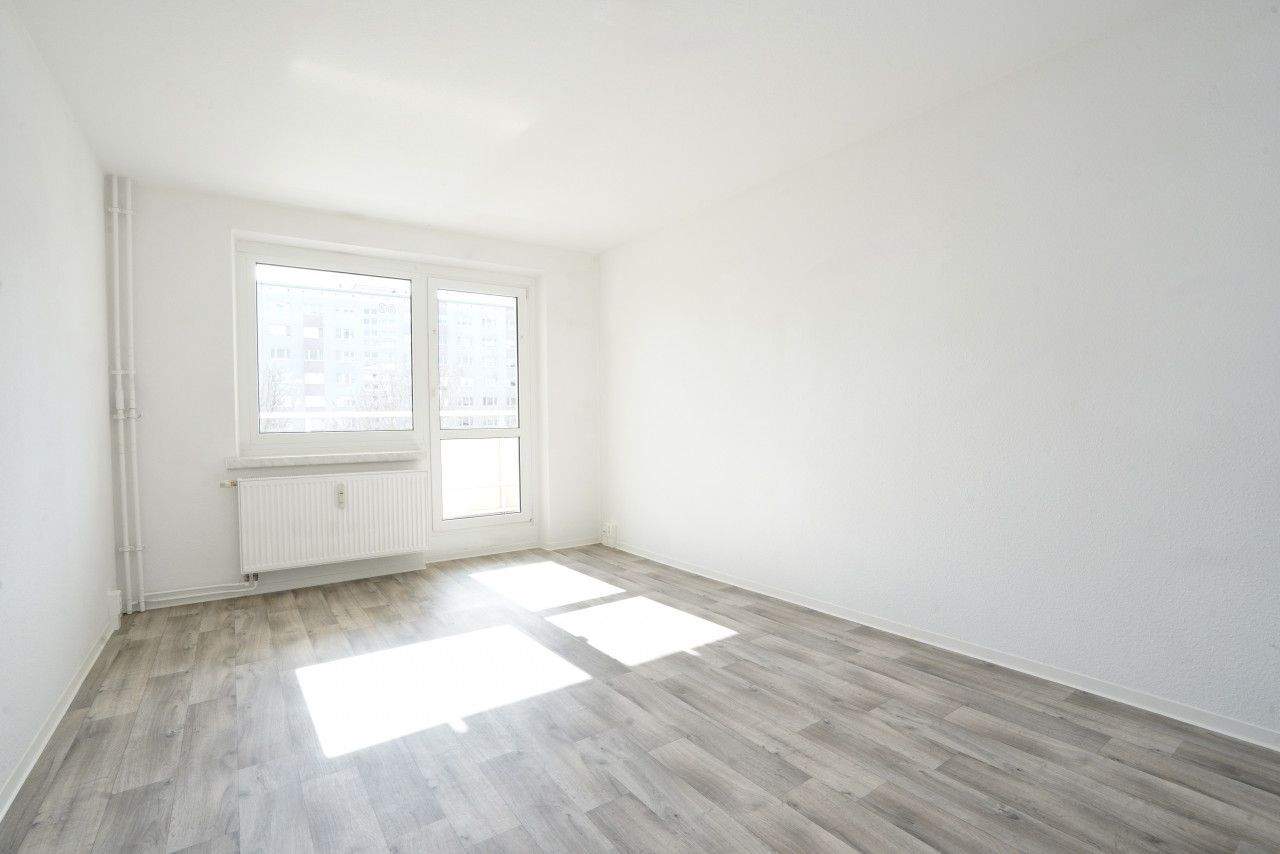Balkon / Aufzug / Bad mit Fenster – Chemnitz – Vorschaubild 4