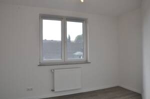 RESERVIERT - Einziehen und wohlfühlen: modernisierte DG-Wohnung, 4 Zimmer, Loggia, Klimaanlage und Gartennutzung – 45355 Essen – Vorschaubild 8