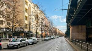 Modernisierte Altbauwohnung mit hohen Decken und lichtdurchflutetem Wohnbereich – 10437 Berlin – Vorschaubild 6