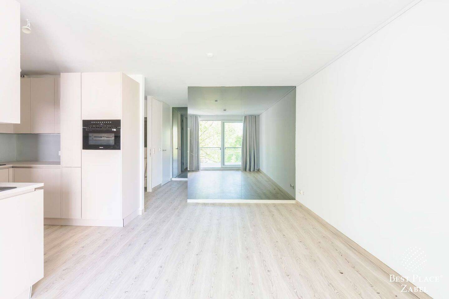 City-West kompakt: modernisierte Designwohnung mit ruhiger Loggia nahe KaDeWe – Berlin – Vorschaubild 4