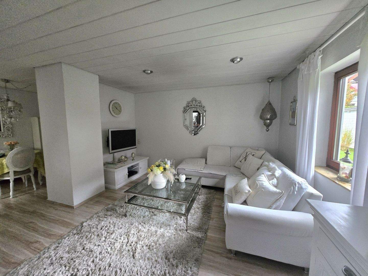 Zweifamilienhaus mit Doppelgarage, Wellness-Oase und traumhaftem Garten. Ideal zum Wohlfühlen! – Erdmannhausen – Bild 1 von 9