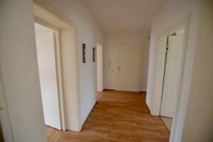 Exklusive 3-Zimmer-DG-Wohnung mit Einbauküche in Wiesbaden – 65195 Wiesbaden – Vorschaubild 7
