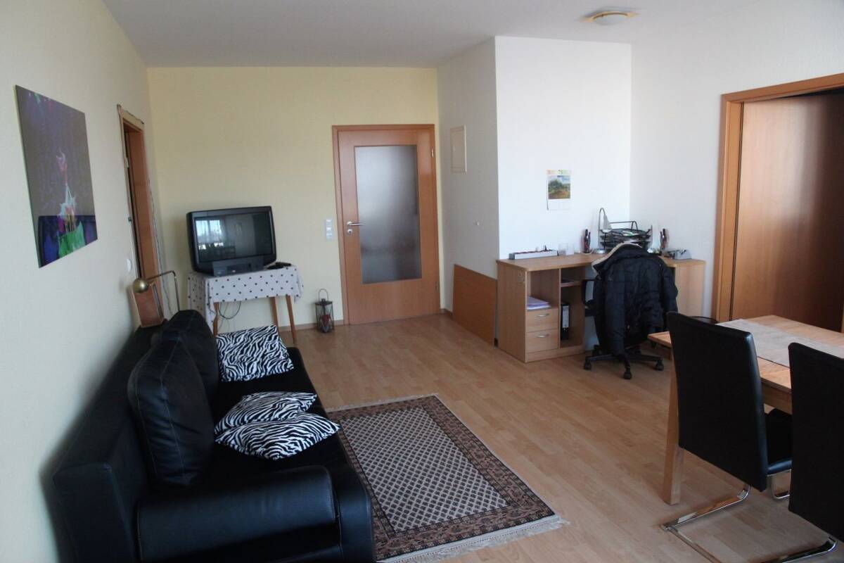 MODERNE MÖBLIERTE 2,5-Zimmer-Wohnung in S-Bad Cannstatt, Balkon, Waschmaschine - 2416 – 70374 Stuttgart – Bild 1 von 7
