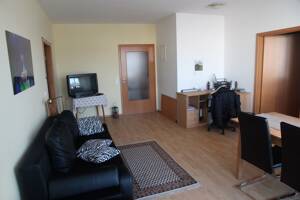 MODERNE MÖBLIERTE 2,5-Zimmer-Wohnung in S-Bad Cannstatt, Balkon, Waschmaschine - 2416