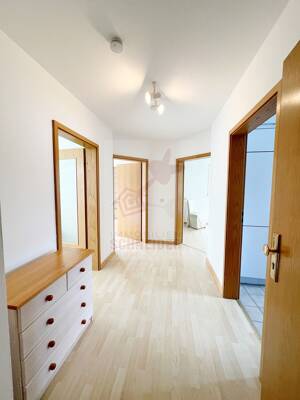 IMMOBILIEN SCHNEIDER - schöne 3 Zimmer-Wohnung in begehrter Lage mit Einbauküche und Wintergarten – 81827 München – Vorschaubild 9