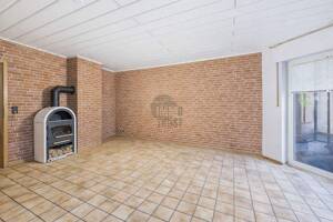 BUNGALOW IN RUHIGER LAGE MIT KAMIN, FUSSBODENHEIZUNG, MODERNEM BADEZIMMER UND ELEKTRISCHER GARAGE – 26125 Oldenburg – Vorschaubild 7