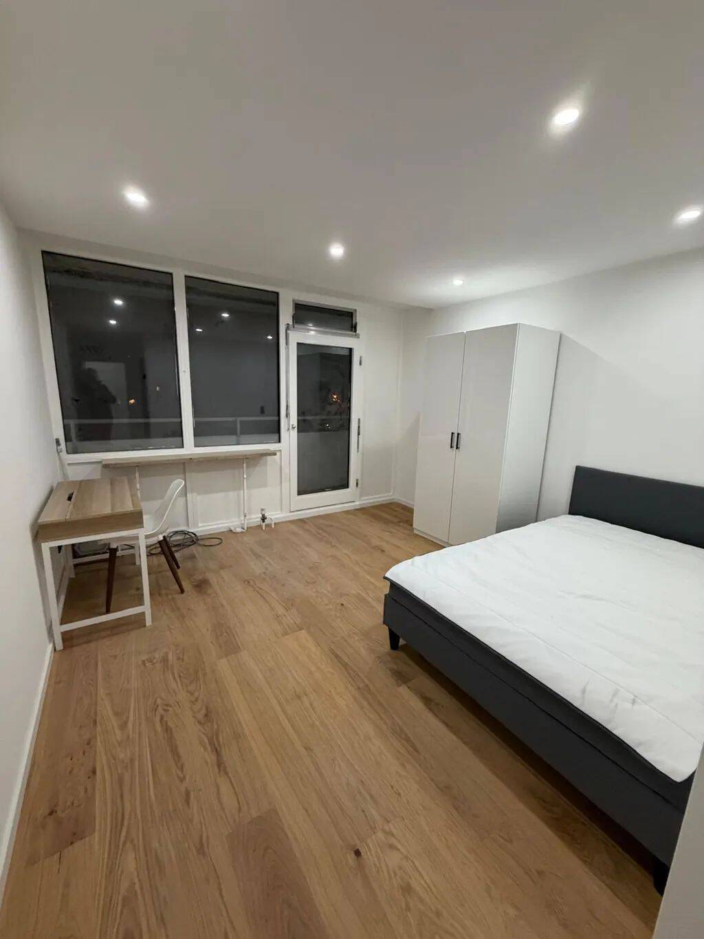 Helles 18 m² Zimmer mit Balkon in zentraler Lage - sofort verfügbar