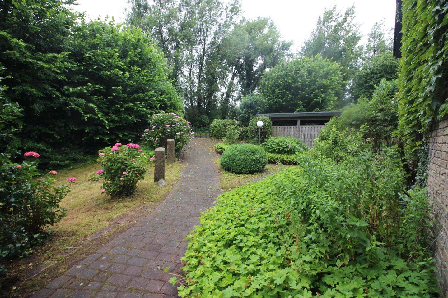 Großes Wohnhaus in Dorfrandlage mit Blick über Wiesen und Felder – Bergenhusen – Vorschaubild 8