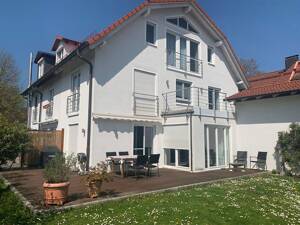 VON PRIVAT UND PROVISIONFREI: Reiheneckhaus in Großhadern im Blumenviertel