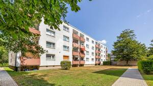 Investieren mit Perspektive - Sanierte Wohnung mit Loggia und Garage