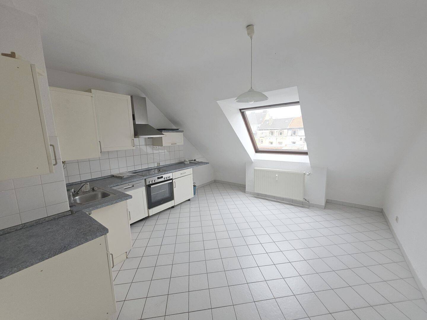 Sofort frei! 3-Zimmer-Dachgeschosswohnung mit Charme & Potenzial in gefragter Lage von Saarbrücken – Saarbrücken – Vorschaubild 7