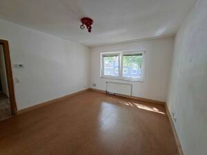Wohnen oder vermieten: renovierte 3 Zimmer-Wohnung in Düsseldorf-Eller, neue Küche, neue Heizung – 40231 Düsseldorf – Vorschaubild 2