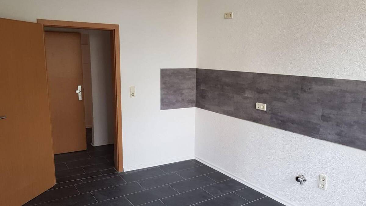 Geräumige 5-Raum-Wohnung mit Gartenanteil in Zwickau-Brand – 8060 Zwickau – Bild 1 von 9