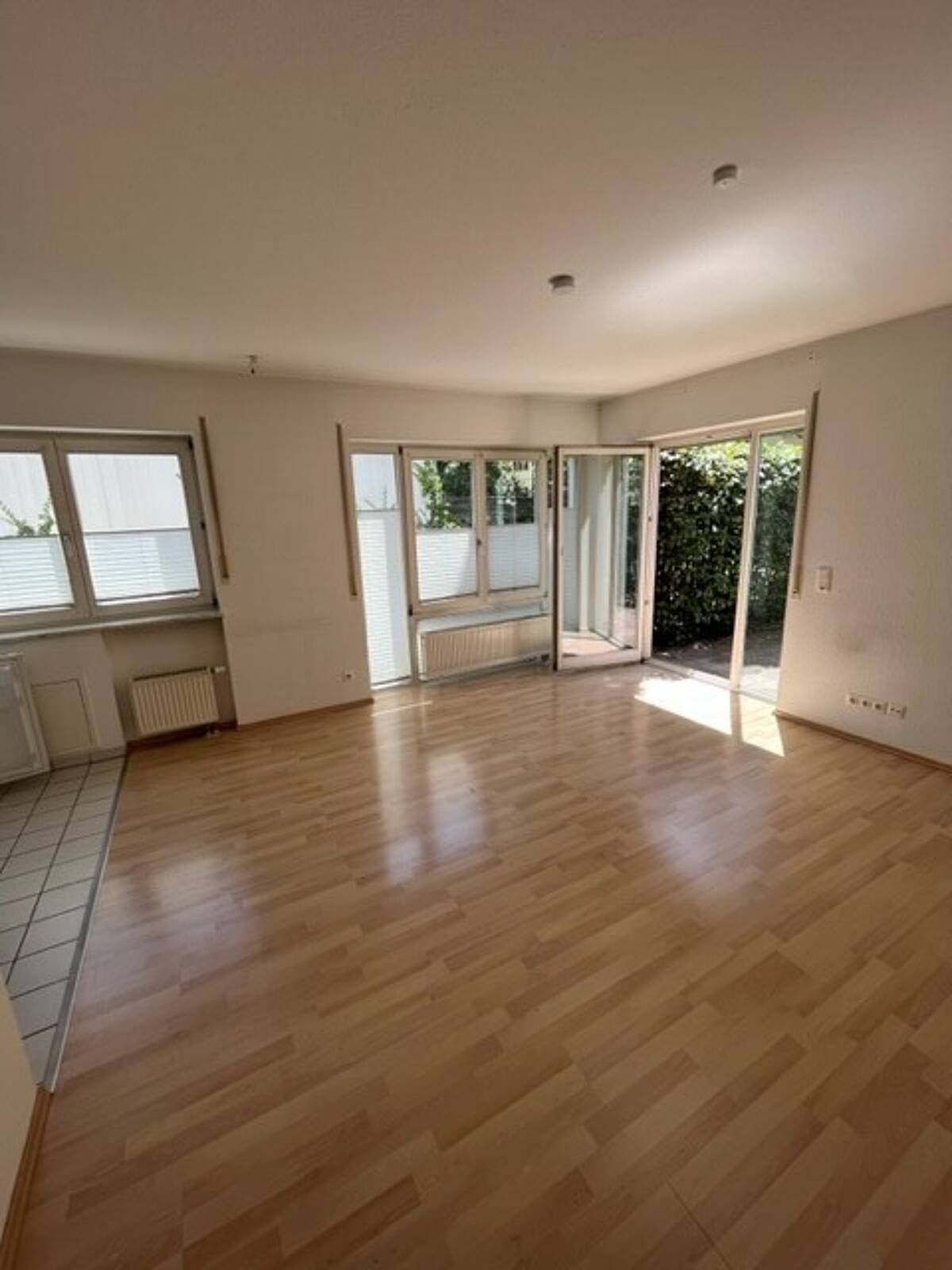 1-Zimmer-Wohnung mit Terrasse, 39qm, inkl. Küche – 91052 Erlangen – Bild 1 von 9