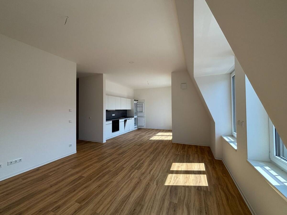ERSTBEZUG! Hochwertige 3-Zi.-Whg. mit Tageslichtbad + EBK und Balkon !!! – 1159 Dresden – Bild 1 von 8