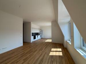 ERSTBEZUG! Hochwertige 3-Zi.-Whg. mit Tageslichtbad + EBK und Balkon !!!