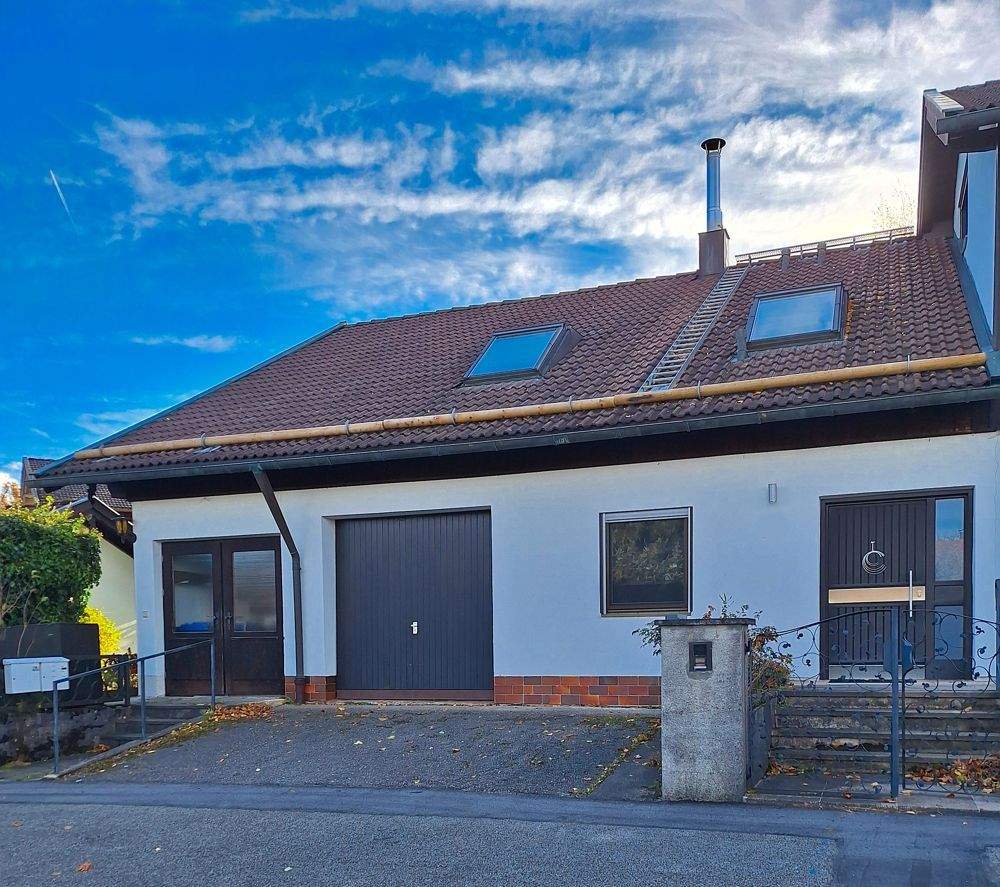 *3,5-Zimmer Wohnung mit Südostloggia* Kapitalanlage oder zum Selbstbezug – Holzkirchen – Bild 1 von 9