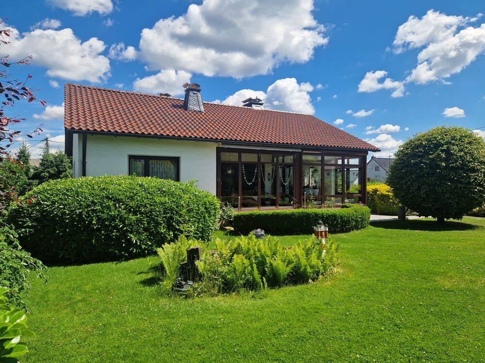 Tolles Einfamilienhaus im Bungalowstil mit wunderschönem parkähnlichen Gartengrundstück in Weitefeld! – Weitefeld – Vorschaubild 5