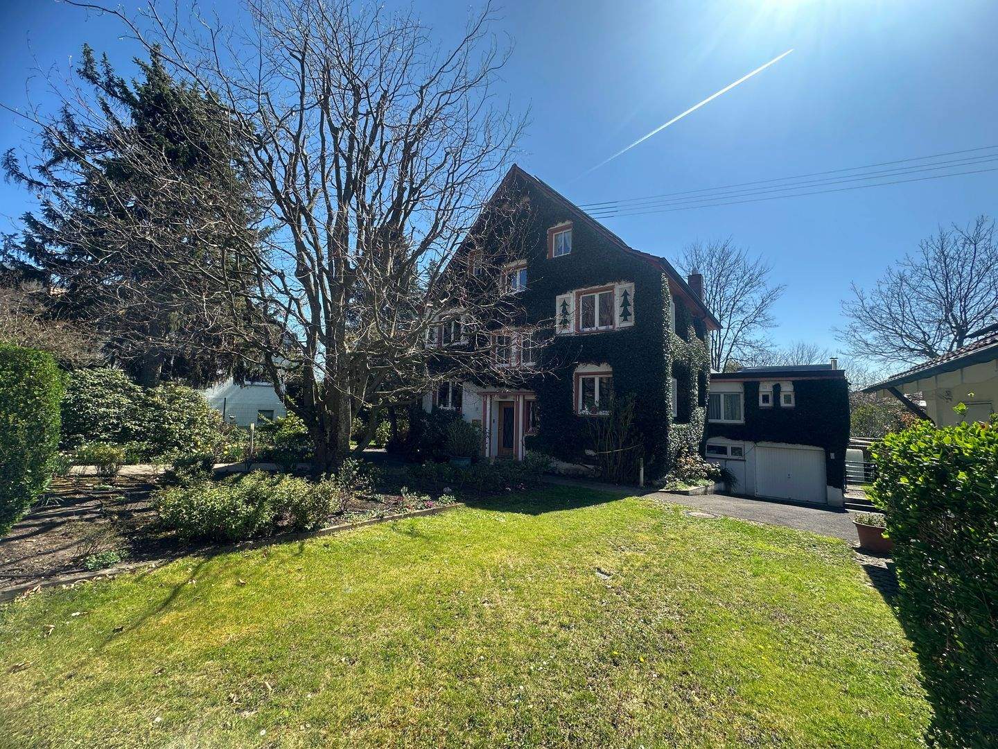 Stilvolle 290 qm Villa mit PV -Anlage am Emilienpark als Ein- oder Zweifamilienhaus nutzbar, grosser Garten, u.v.m. – Grenzach-Wyhlen – Vorschaubild 2