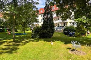 Schwachhausen-Gete: 2,5 Zimmer Wohnung mit Extras, Gemeinschaftsgarten sowie Balkon in ruhiger Lage – 28211 Bremen – Vorschaubild 2