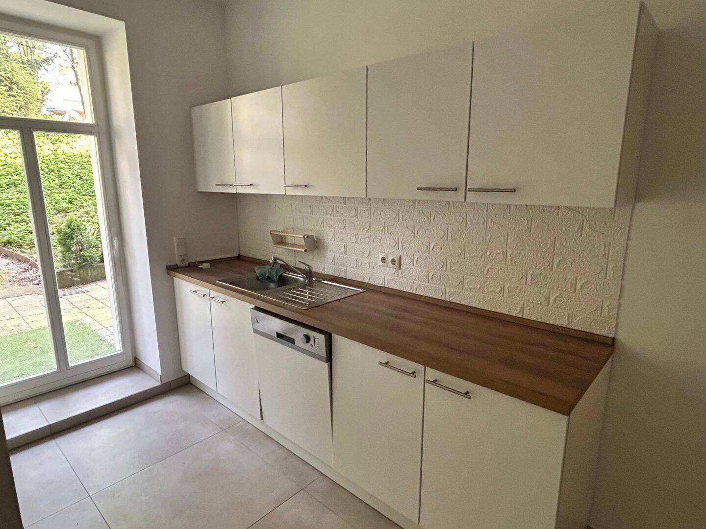 HOCHWERTIGE WOHNUNG MIT PARKETT, FUßBODENHEIZUNG, LIFT, EBK, TERRASSE SOWIE MODERNEM BAD!!! – Chemnitz – Vorschaubild 3