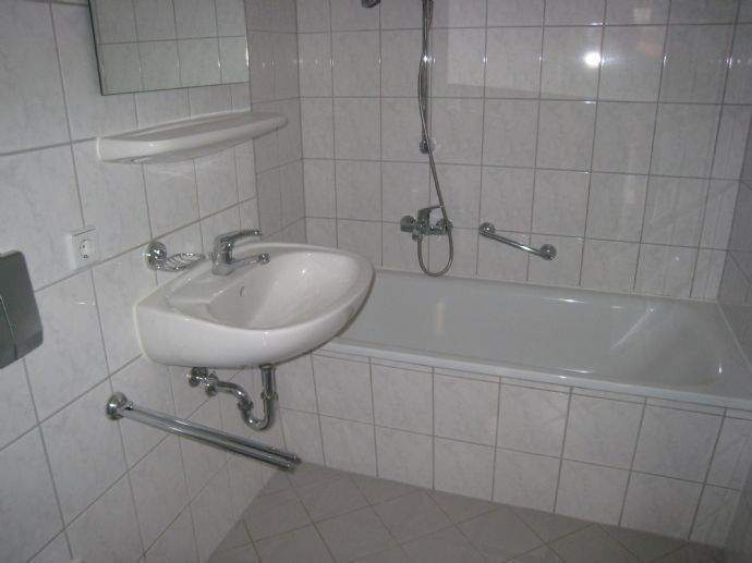 Gemütliche sonn. kl. 2-R-Single-Wohnung mit sehr großem West-Balkon u. EBK in ruhiger Lage v. Dresden-Löbtau – Dresden – Vorschaubild 9