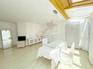 IMMOBILIEN SCHNEIDER - schöne 3 Zimmer-Wohnung in begehrter Lage mit Einbauküche und Wintergarten – 81827 München – Vorschaubild 3