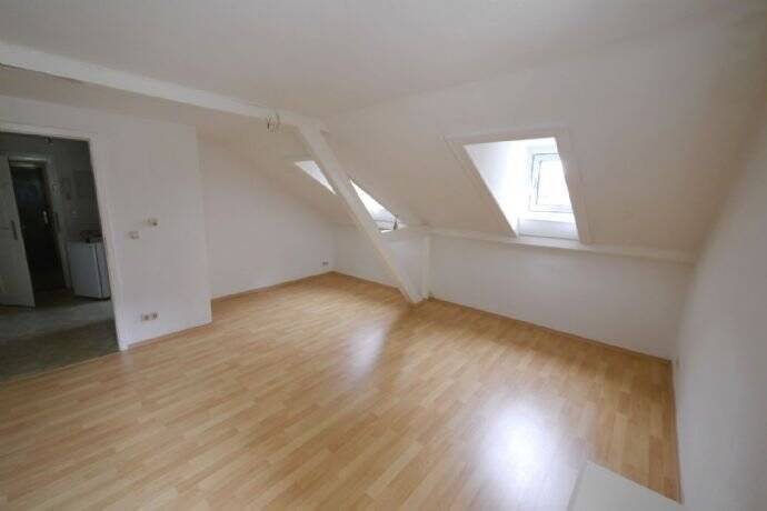 Dachgeschoss-Apartment in zentraler Lage von Wiesbaden – Wiesbaden – Vorschaubild 3