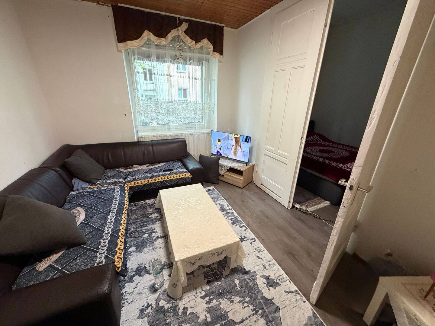 Modernisierungsbedürftiges Mehrfamilienhaus mit acht vermieteten Wohneinheiten in solider Wohnlage! – Duisburg – Vorschaubild 3