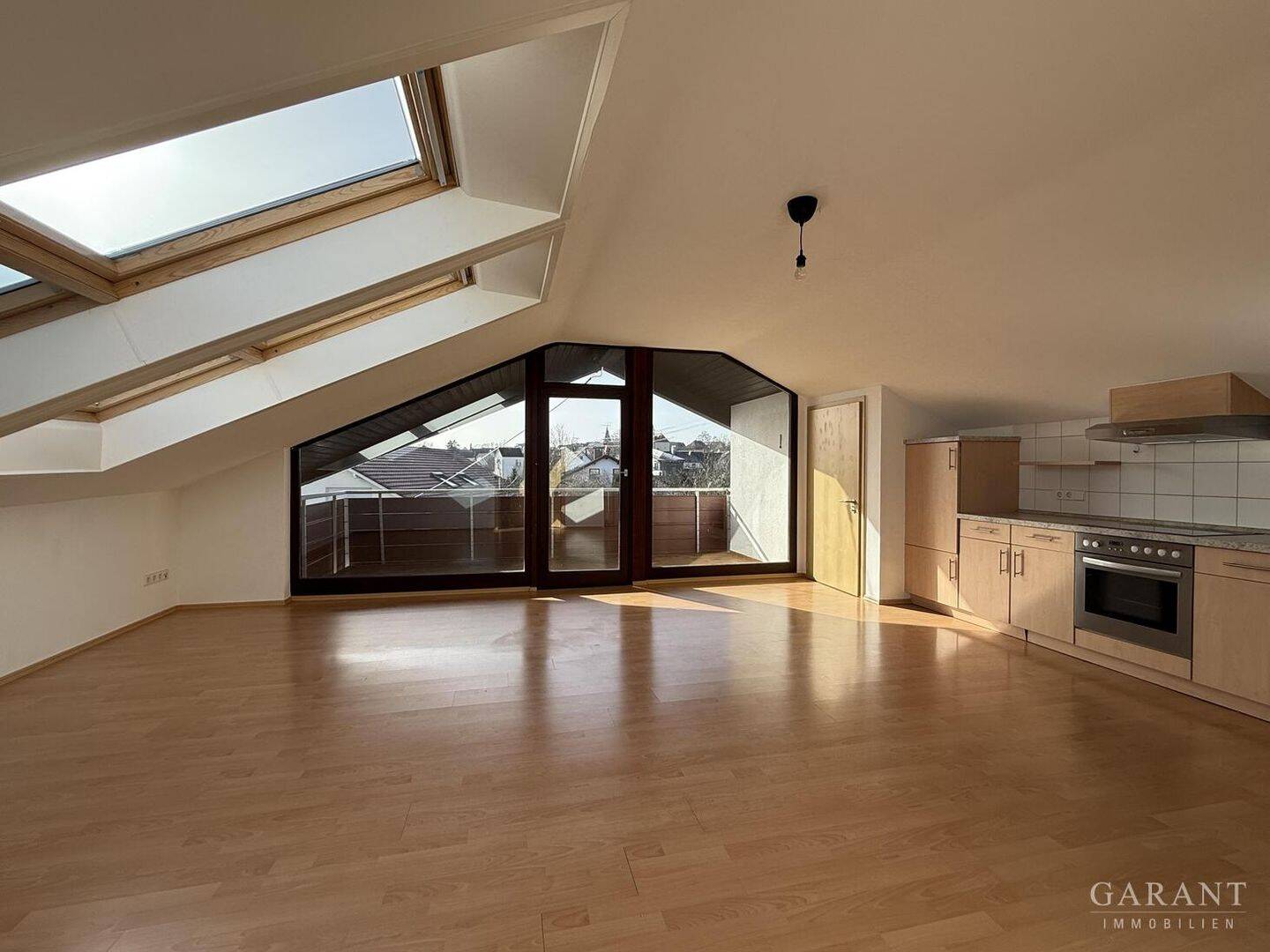 Bezugsbereites Mehrfamilienhaus mit vielfältigen Nutzungsmöglichkeiten und schönem Garten! – Emmingen-Liptingen – Vorschaubild 5