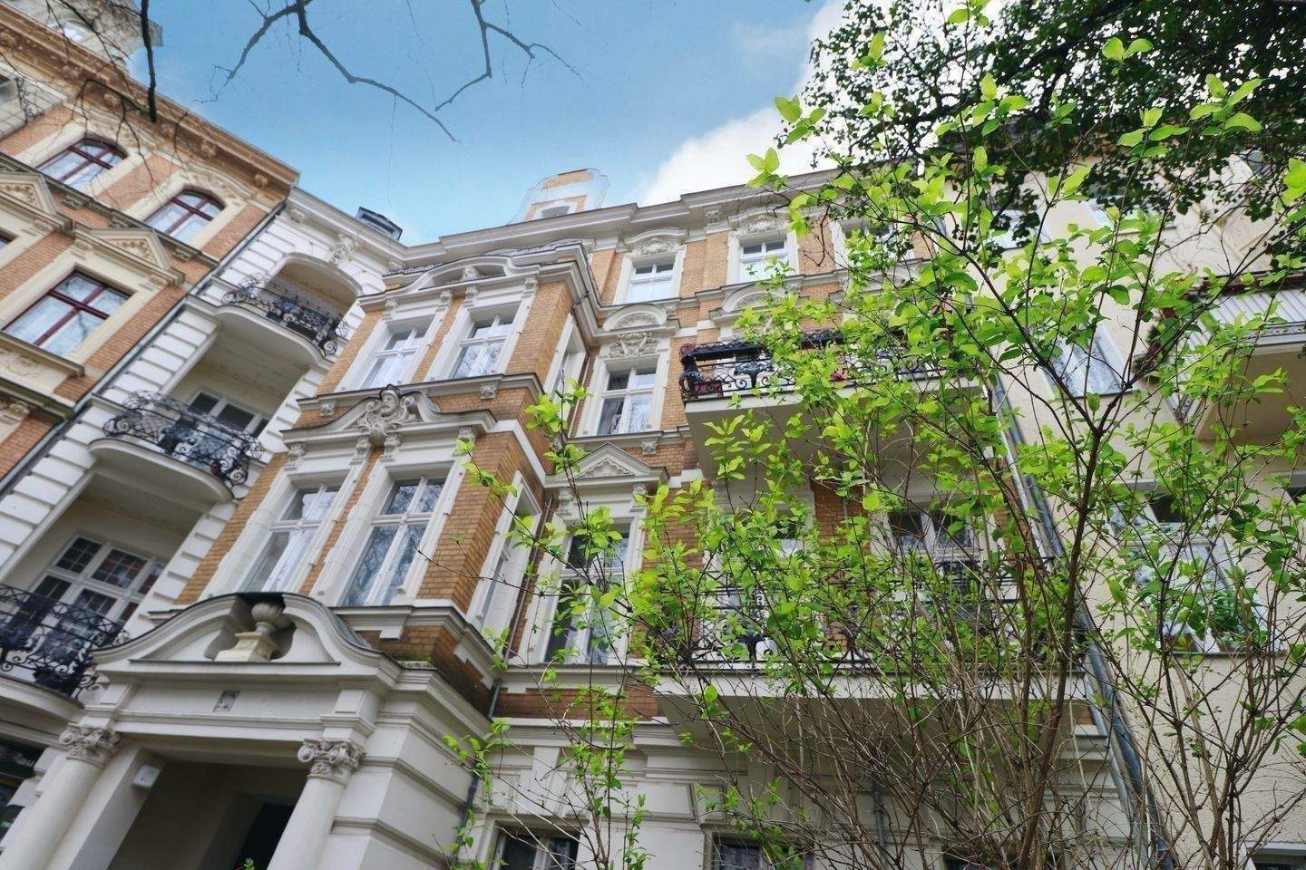 DACHGESCHOSS MIT POTENZIAL - VERMIETETE WOHNUNG MIT ERWEITERUNGSOPTION ZUM AUSBAU - RUHIG & ZENTRAL – Berlin – Vorschaubild 3
