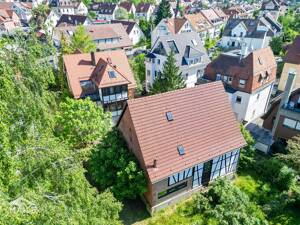 Charmantes Zweifamilienhaus + Scheune zum Einfamilienhausumbau (genehmigte Bauvoranfrage)! – 70597 Stuttgart – Vorschaubild 2