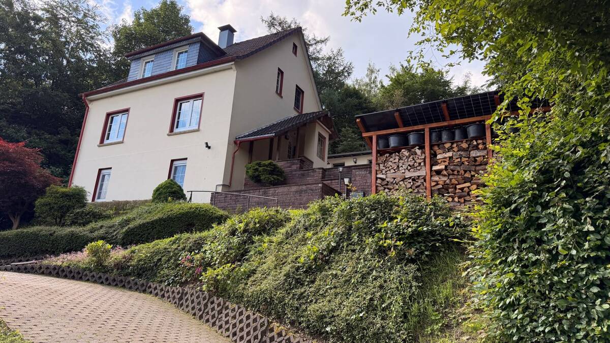 Schöner wohnen mit Weitblick in Remscheid – 42855 Remscheid – Bild 1 von 9