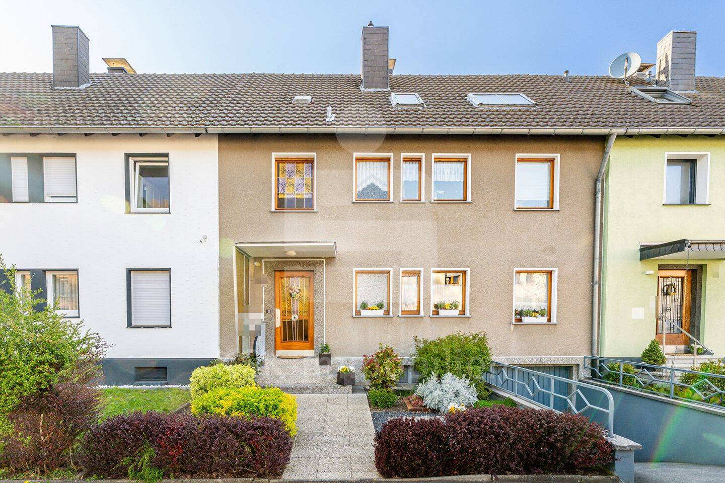 Gut geschnittenes Reihenmittelhaus in Troisdorf wartet auf seinen neuen Eigentümer! – Troisdorf – Vorschaubild 2