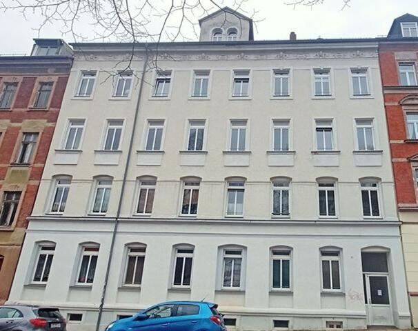 Gemütliche DG 3-Zimmer Wohnung mit Laminat und Wannenbad in guter Lage.