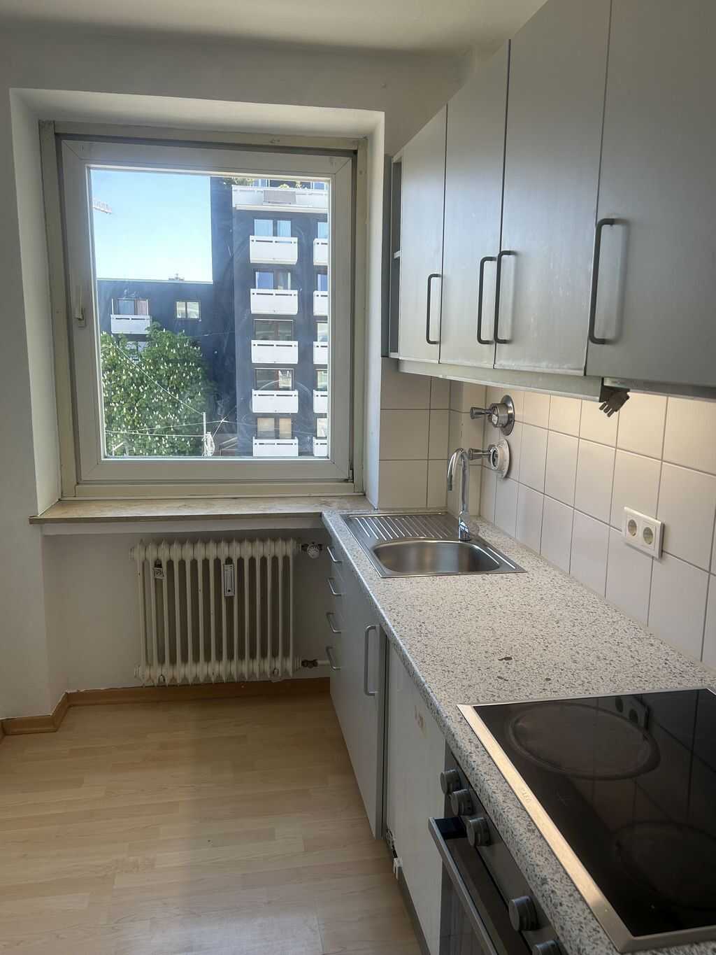 Schwabing/Nähe Münchner Freiheit, freie, 2,5 -Zimmer-Wohnung – München – Vorschaubild 9