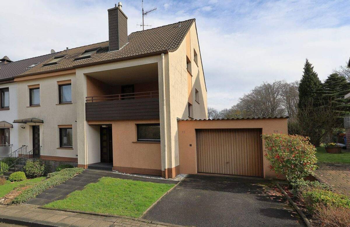 Viel Platz in unverbauter Lage - Familienidyll mit Einliegerwohnung – 45277 Essen – Bild 1 von 9