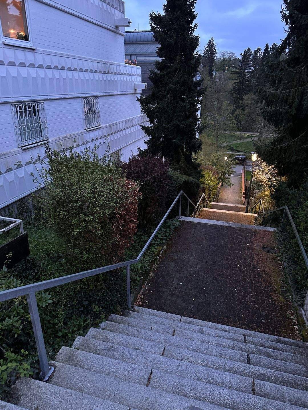 Einraum WHG/Super Terrasse mit seitl. Blick in den Neropark – Wiesbaden – Vorschaubild 5