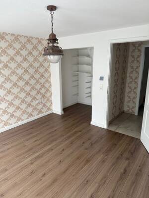 Moderne 3,5 Zi-Whg, Fußbodenheizung, sehr großen Balkon, 2 Badezimmer und abschließbarer Garage – 74321 Bietigheim-Bissingen – Vorschaubild 8