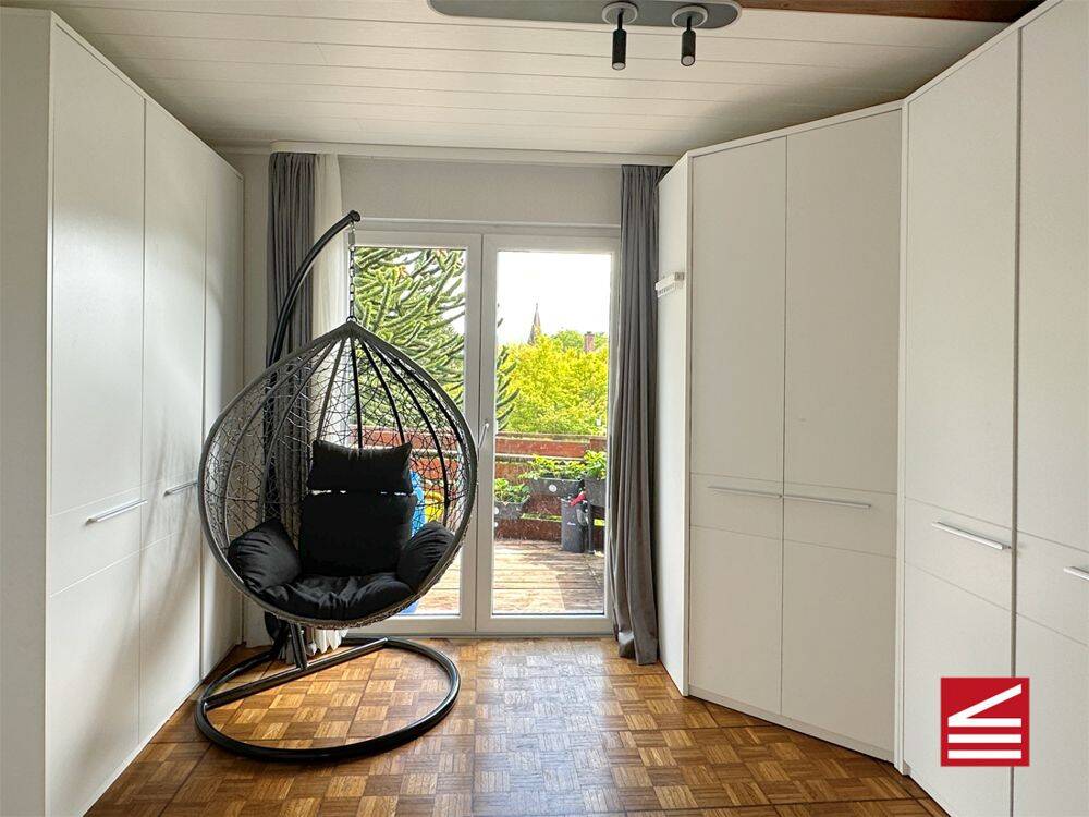 Baden-Baden, Zweifamilienhaus mit großem Garten, Hof und 3 Garagen! – Baden-Baden – Vorschaubild 7