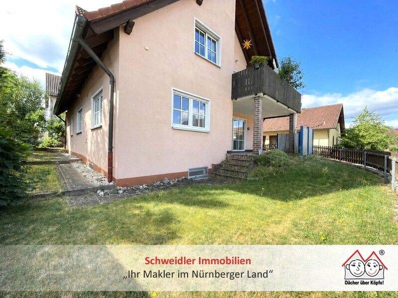 Großzügige 4-Raum-Wohnung im Erdgeschoss mit eigenem Garten und Hobbyraum in zentraler Lage von Lauf