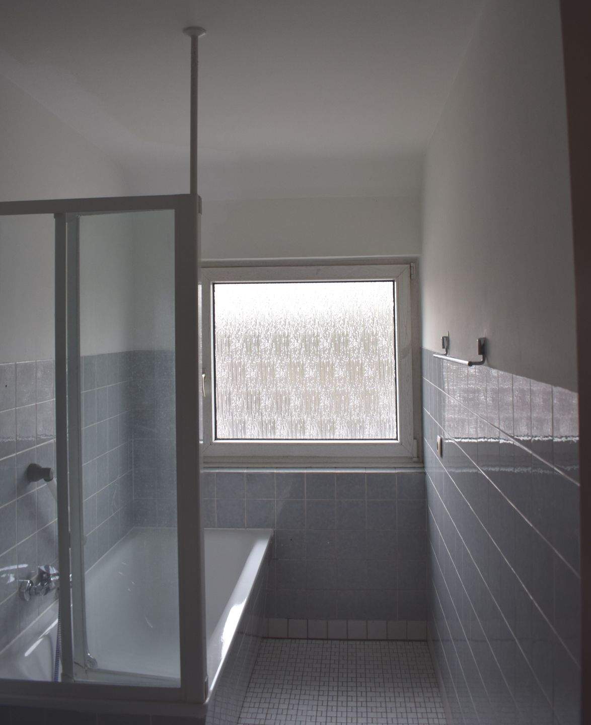 Helle 2-Zimmerwohnung mit Einbauküche in Oberhausen/ Stadtgrenze Mülheim an der Ruhr – Oberhausen – Vorschaubild 6