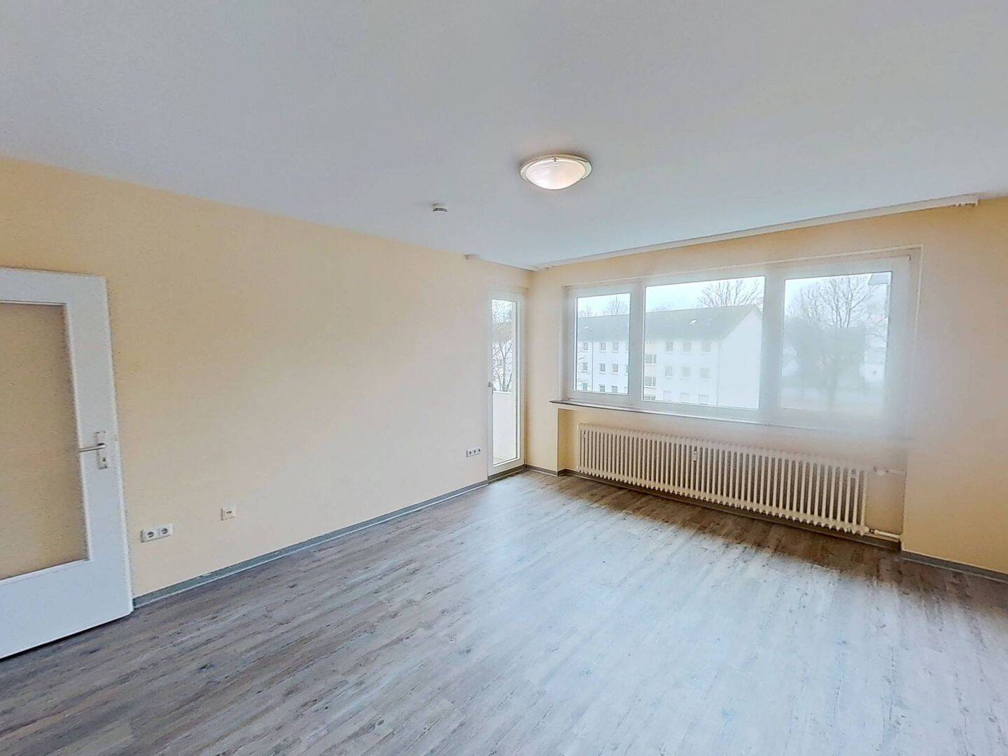 Große 3-Zimmer-Wohnung mit BALKON und Tageslichtbad