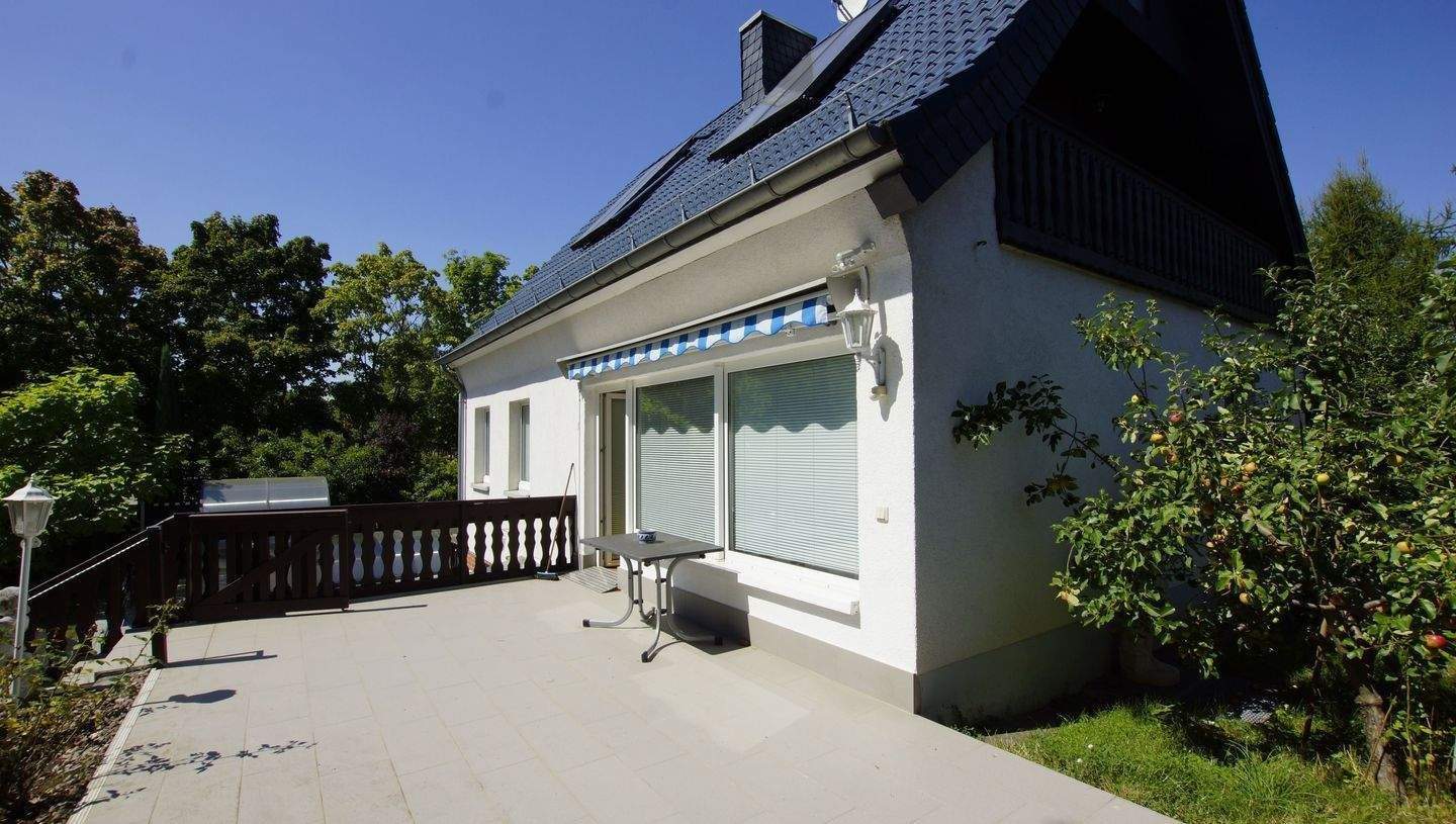 Einfamilienhaus mit großem Grundstück, Garten, Pool, Sauna & Garage – Erfurt – Vorschaubild 9